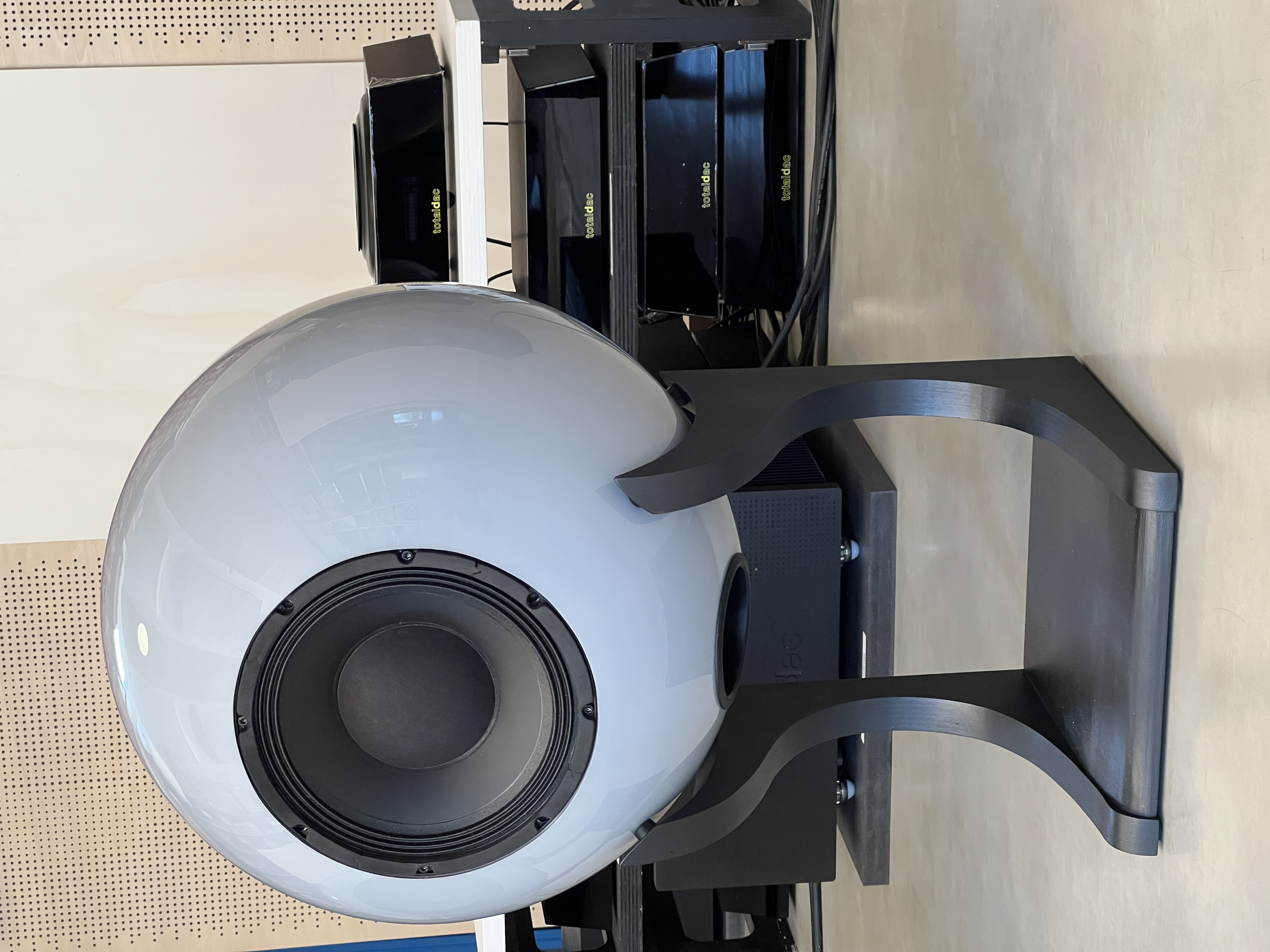 Totaldac Balloon speaker