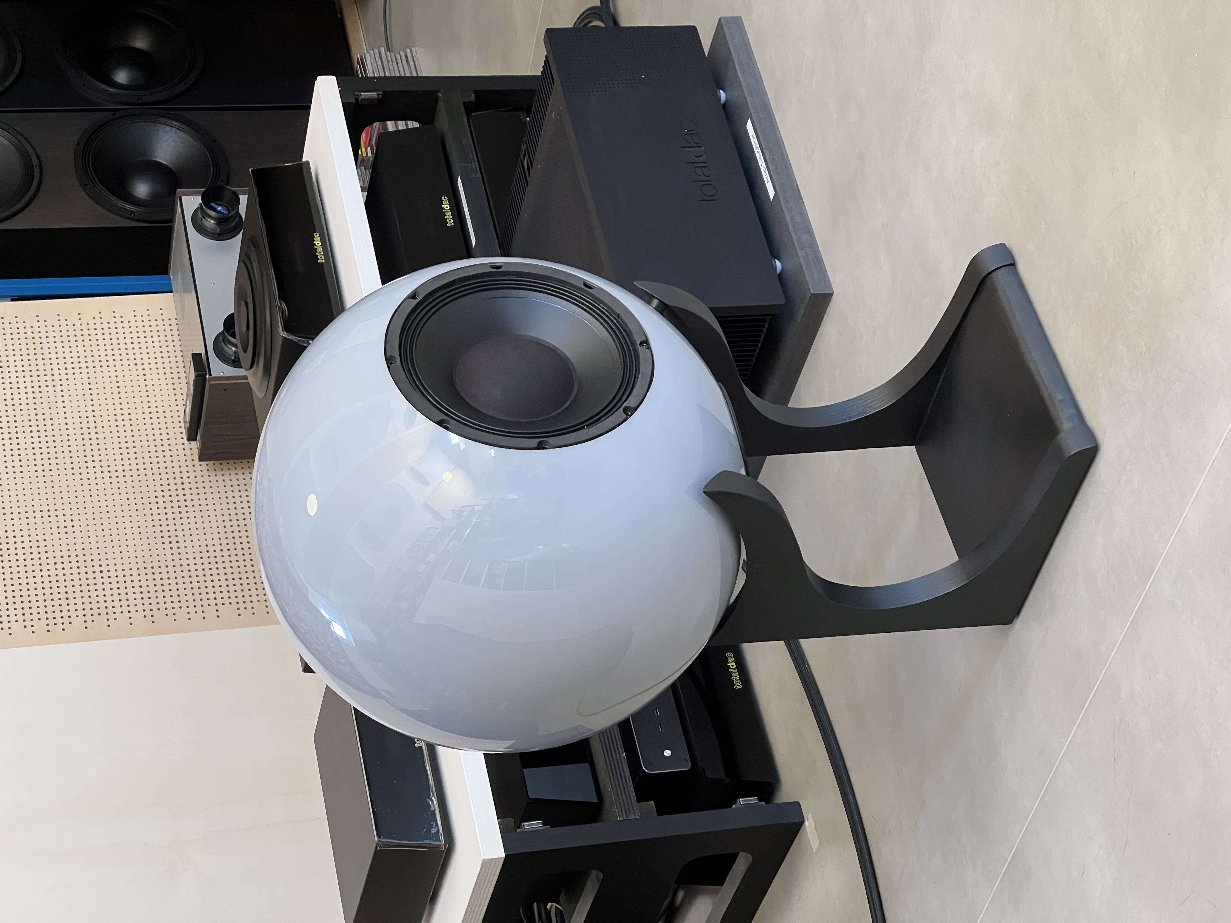 Totaldac Balloon speaker