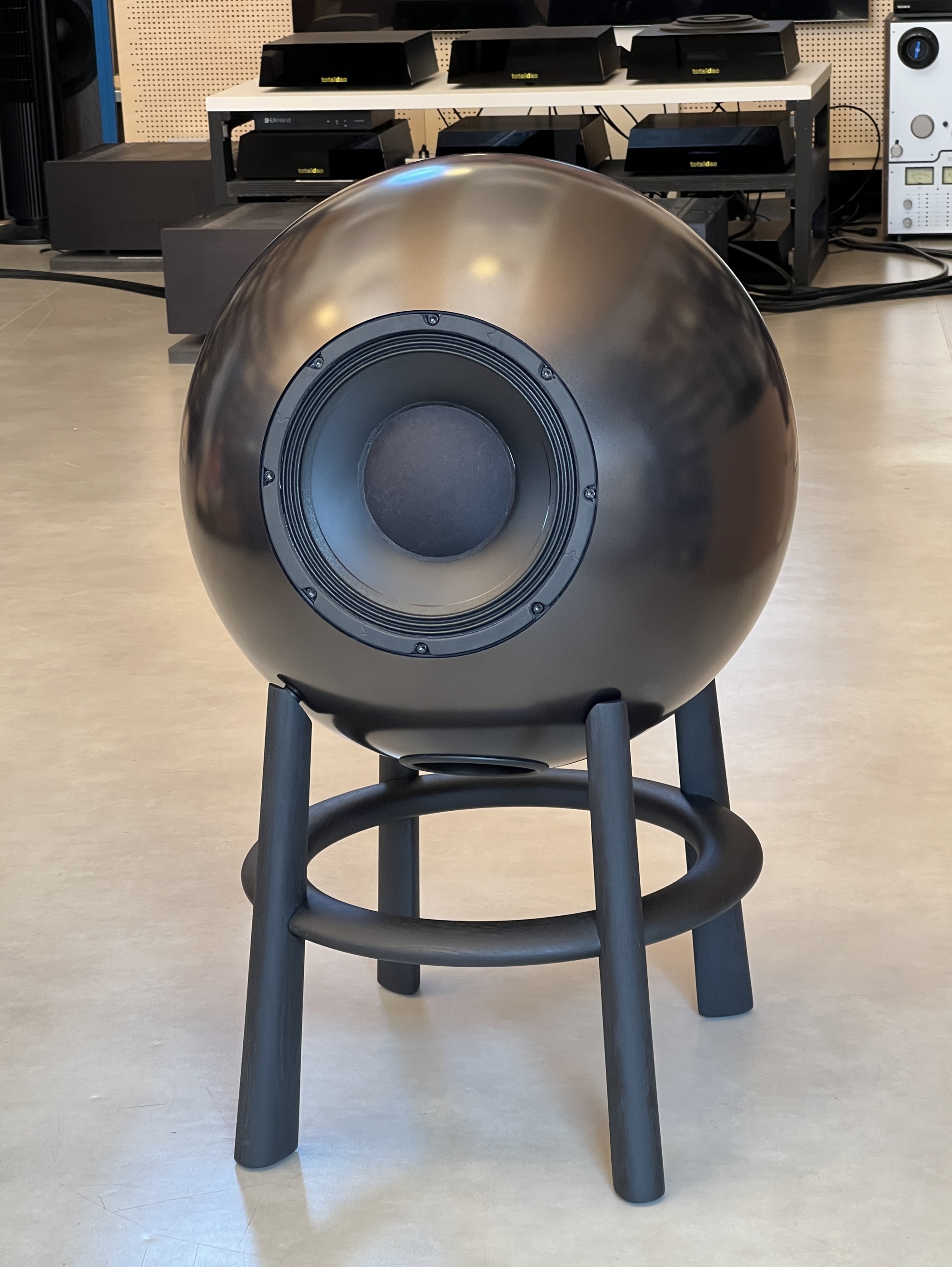 Totaldac Balloon speaker