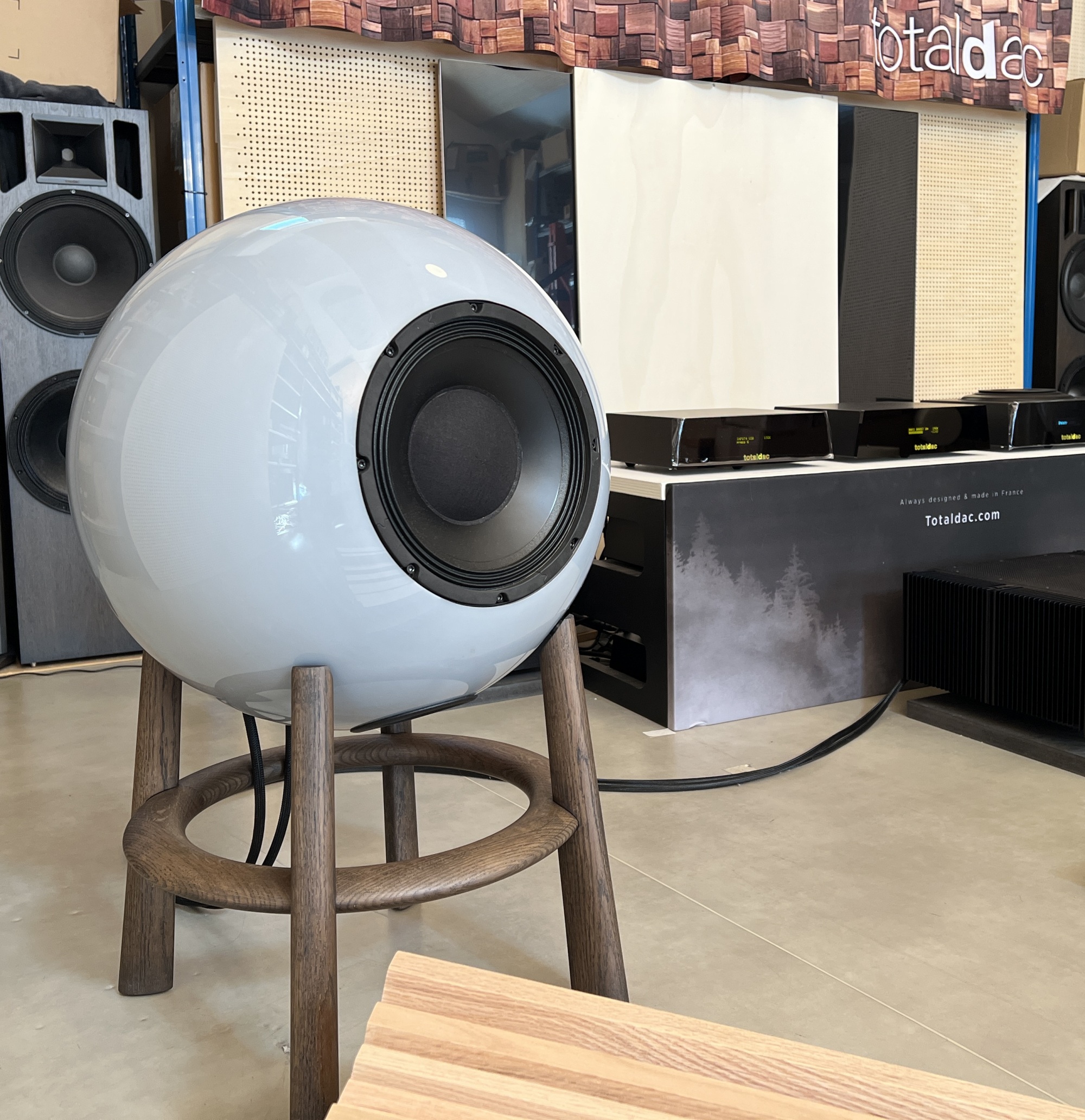 Totaldac Balloon speaker