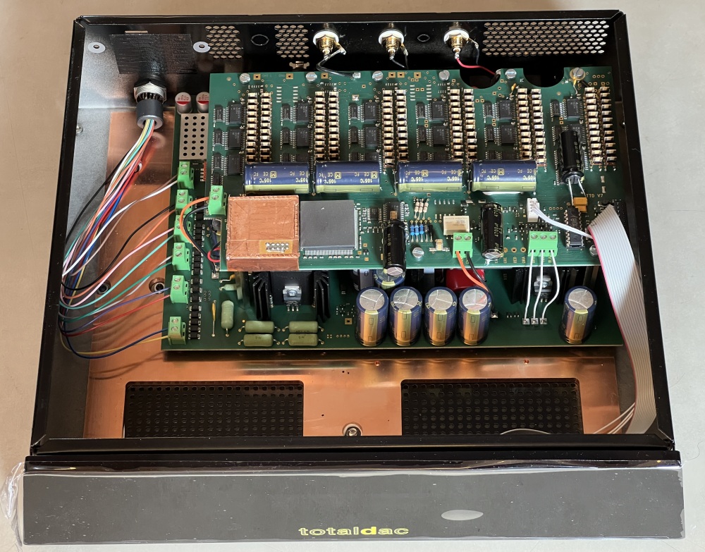 Totaldac d2-biunity inside photo