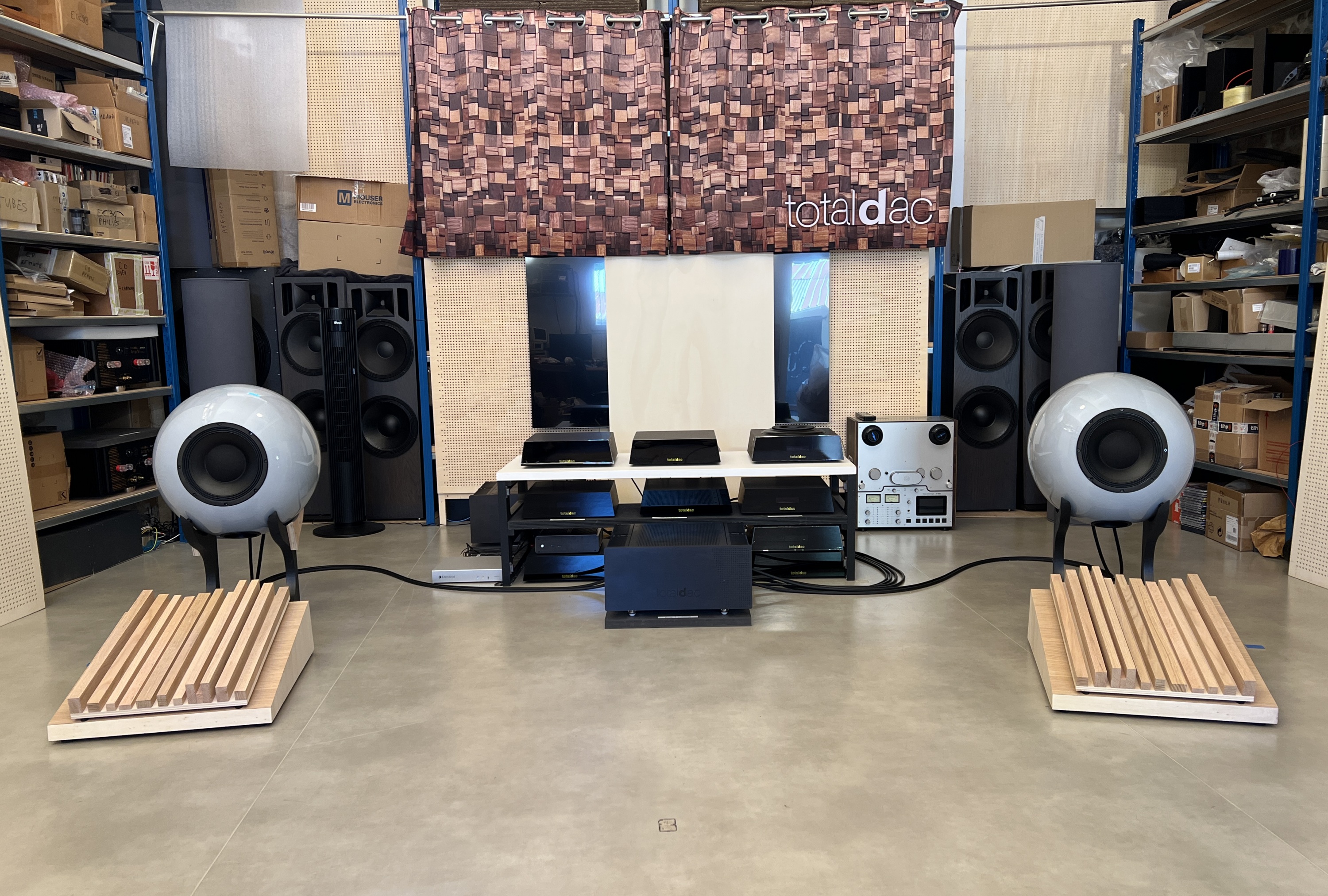 Totaldac Balloon speaker