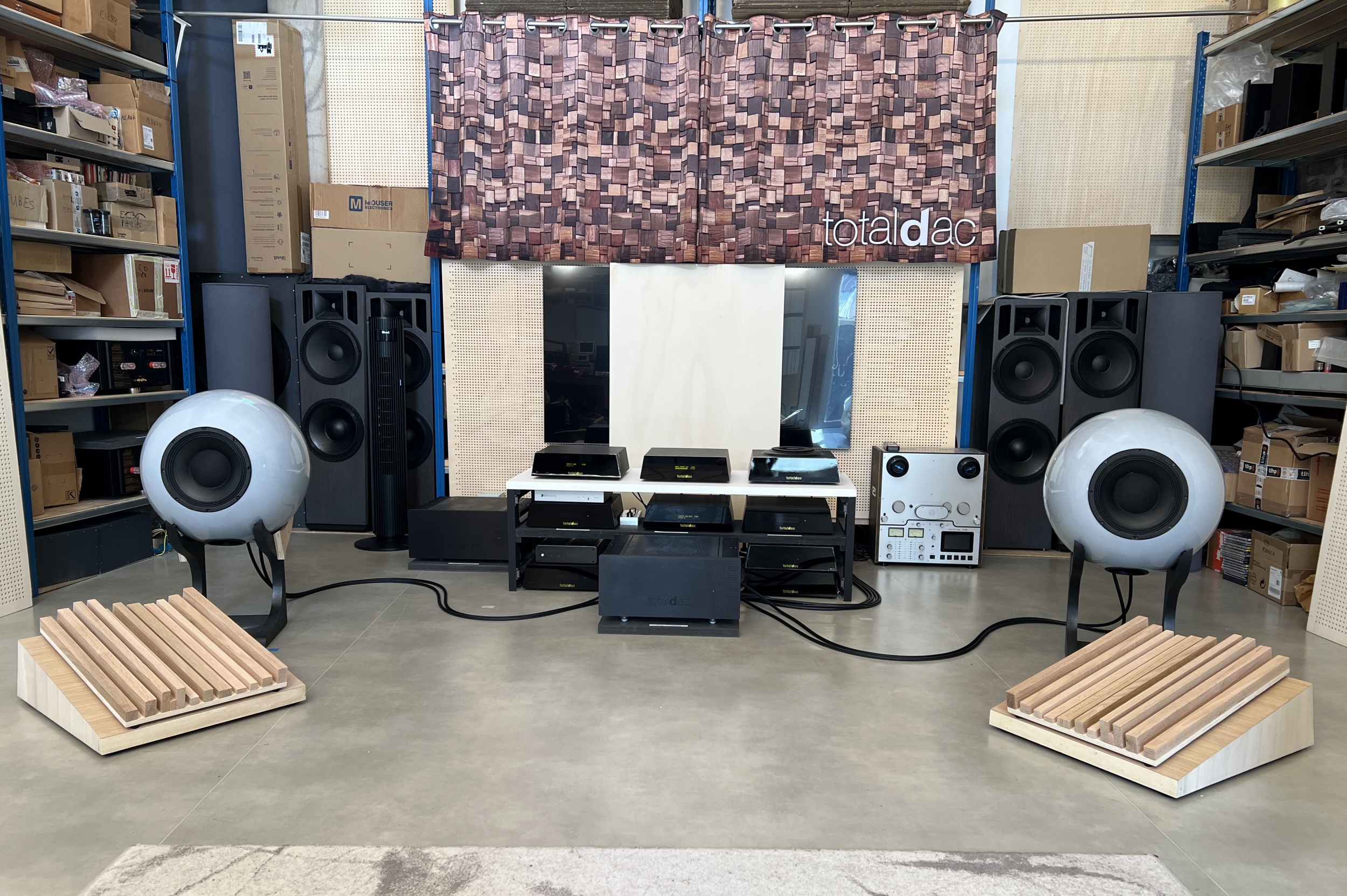 Totaldac Balloon speaker