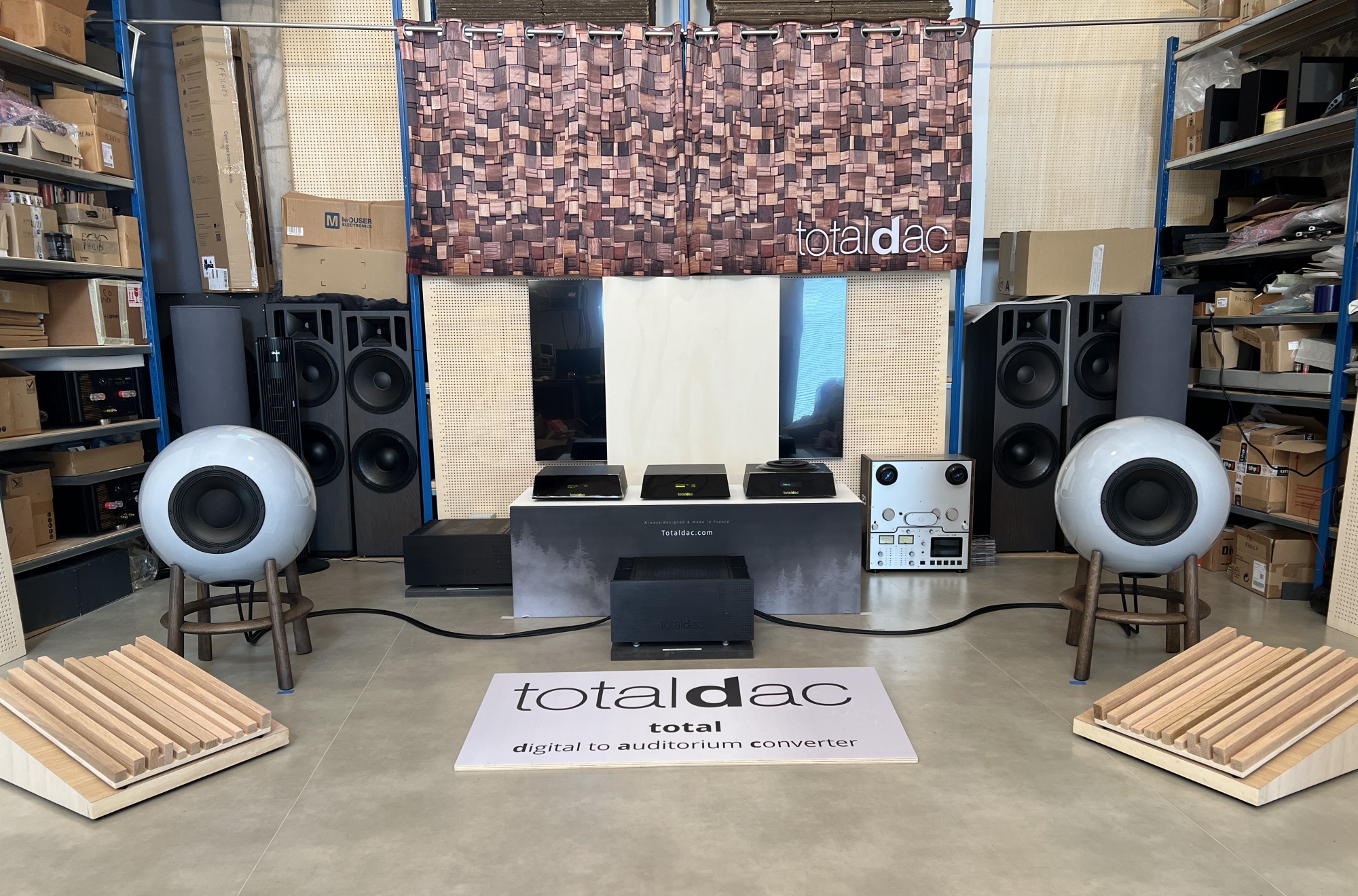 Totaldac Balloon speaker
