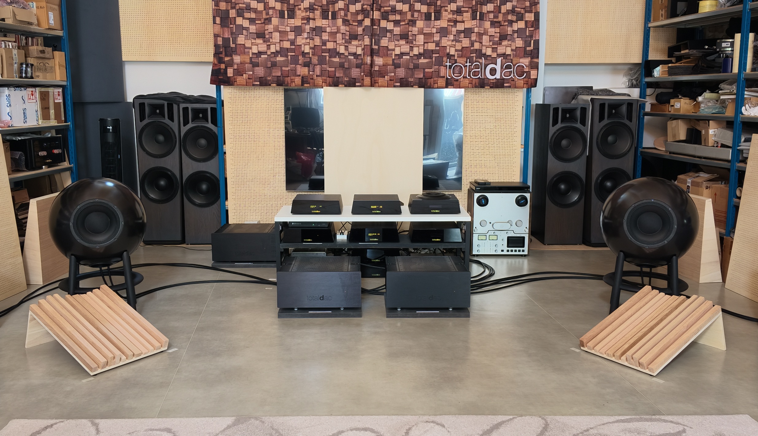 Totaldac Balloon speaker